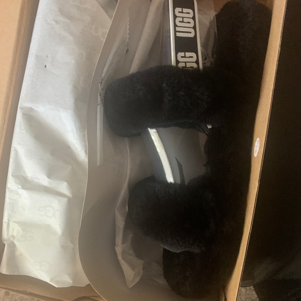 Ugg slides 6 big kids fits 8 women